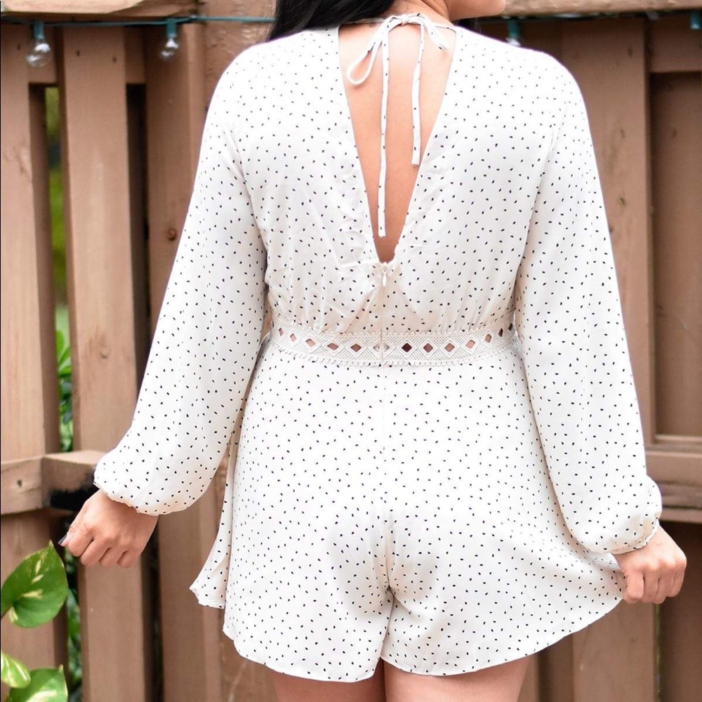🚨 ONE SMALL LEFT!! Ivory & Black Romper - Picture 3 of 4
